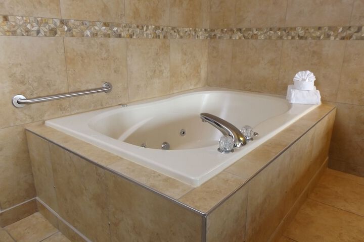 Hot Tub 27 of 28