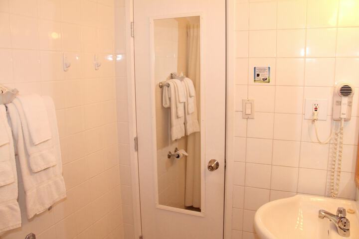 Room 28 of 34