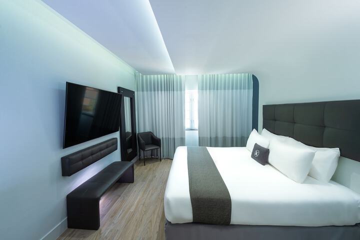 Room 27 of 81