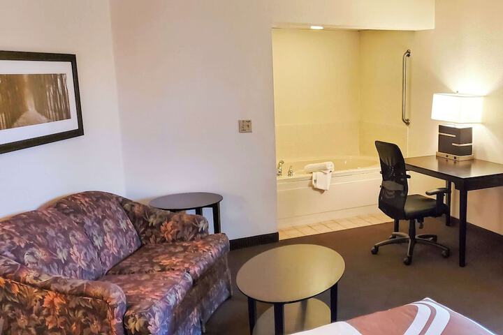 Room 7 of 33