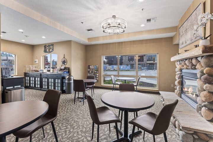 Sandpoint Hotel & Suites Downtown