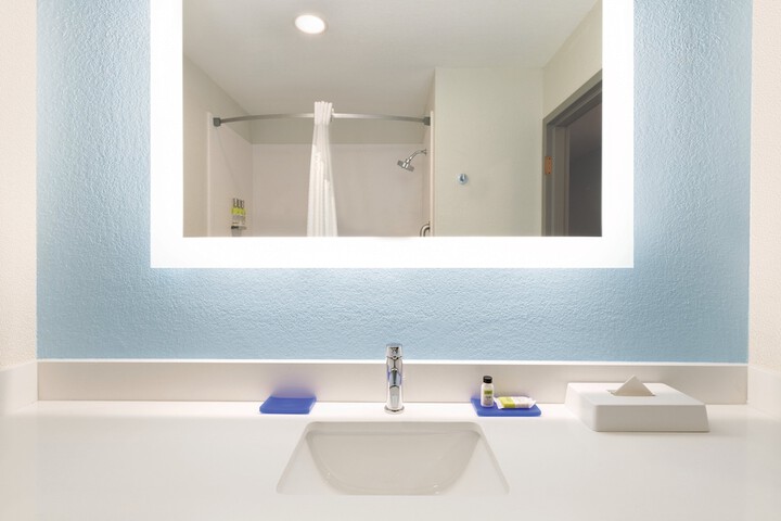 Room 15 of 48