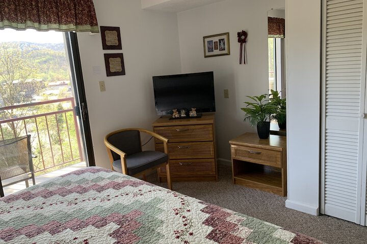 Room 103 of 188