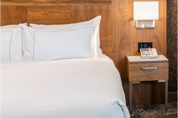 Ômage Hotel Montreal Laval, a Tribute Portfolio Hotel