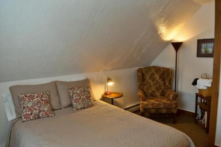 Hawk Mountain Lodge
