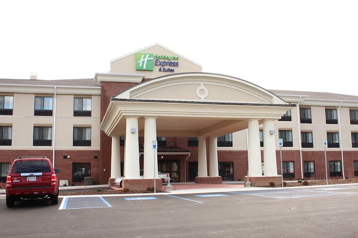 Holiday Inn Express & Suites Cumberland - La Vale by IHG