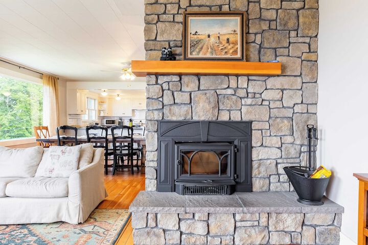 Private Beach Access + Water Views! Sleeps 18 Historic 6bdr Farmhouse w / Deck