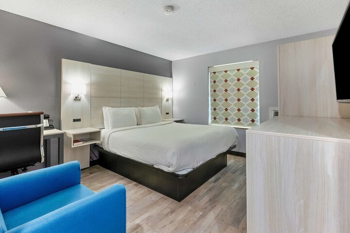 Room 11 of 26