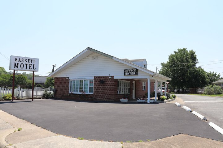 Bassett Motel