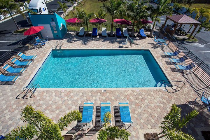 Pool 5 of 25