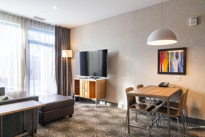 Room 10 of 60