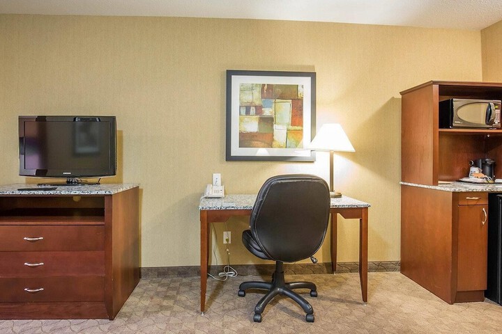 Comfort Inn & Suites