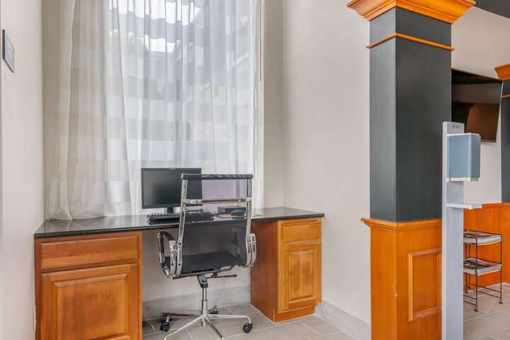 Comfort Inn & Suites Sheboygan I-43