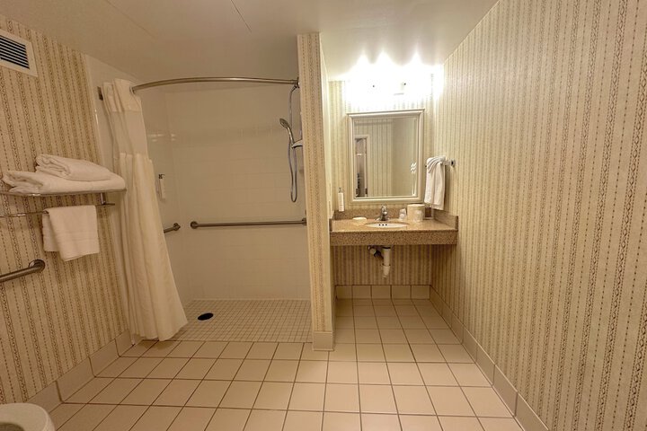 Arnot Grand Hotel & Suites