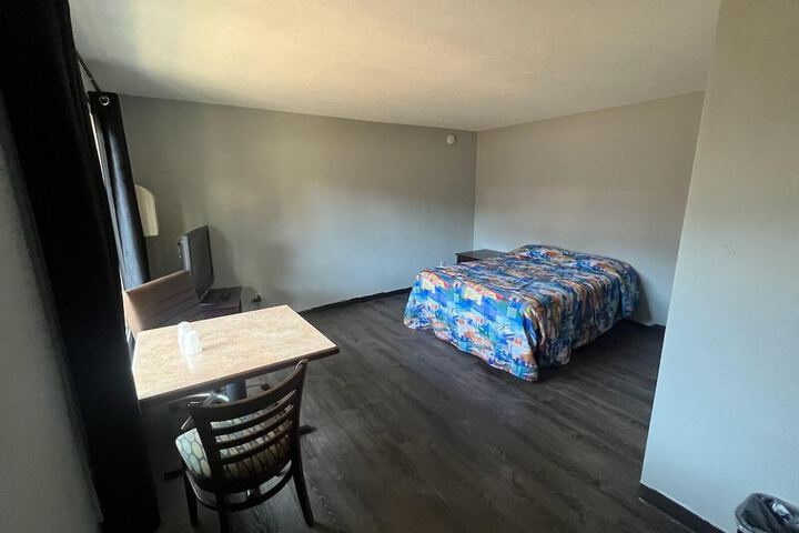 Room 7 of 14