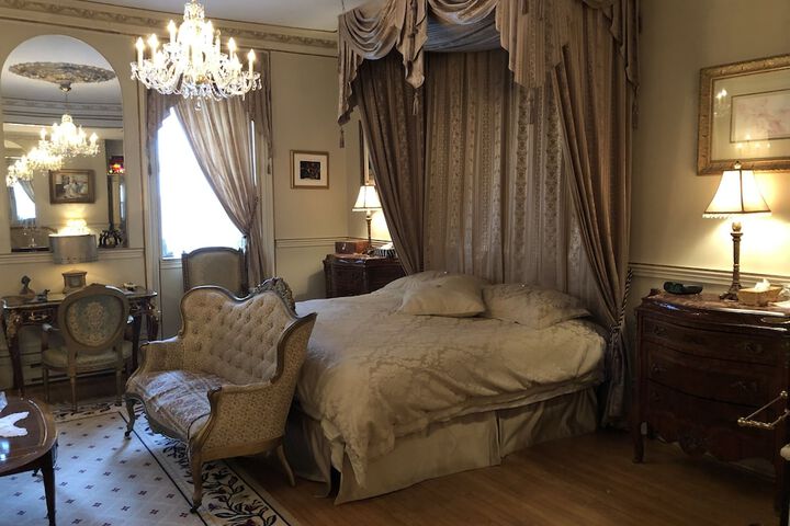 Room 52 of 60