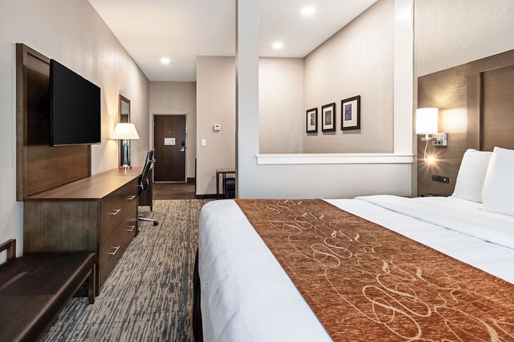 Comfort Suites Grove City - Columbus South