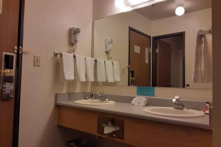 Room 17 of 19