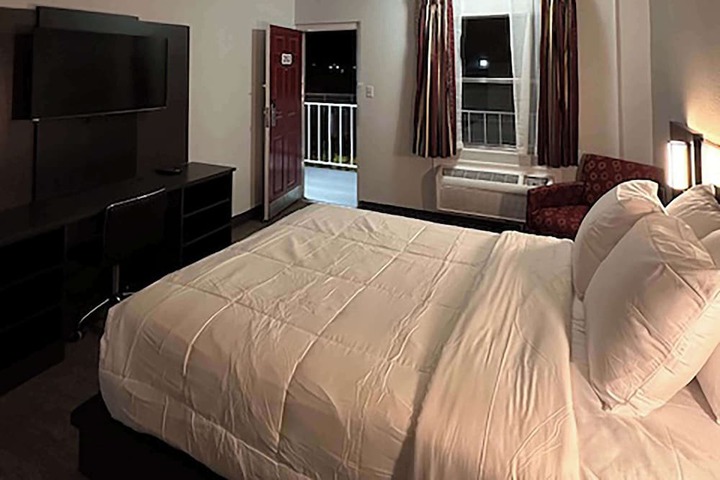 Room 16 of 38