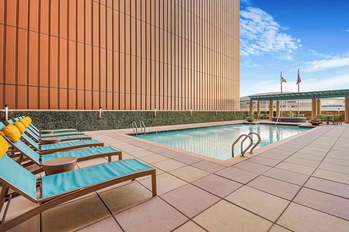 Pool 10 of 73