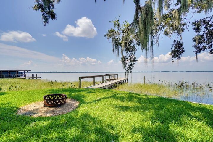 Luxe Waterfront Oasis w / Dock - Direct Lake Access