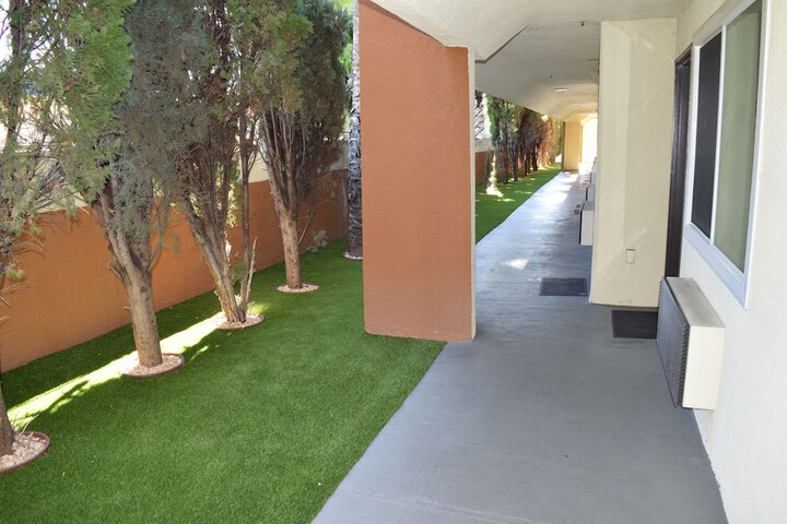 Hotel Exterior 49 of 52