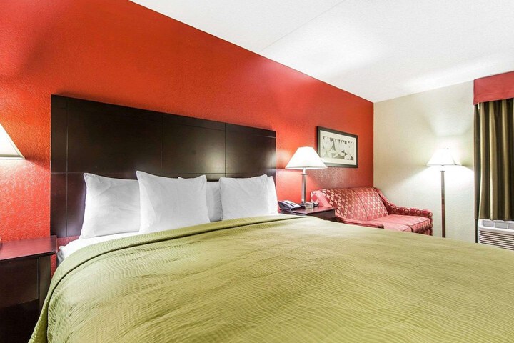 Room 14 of 32