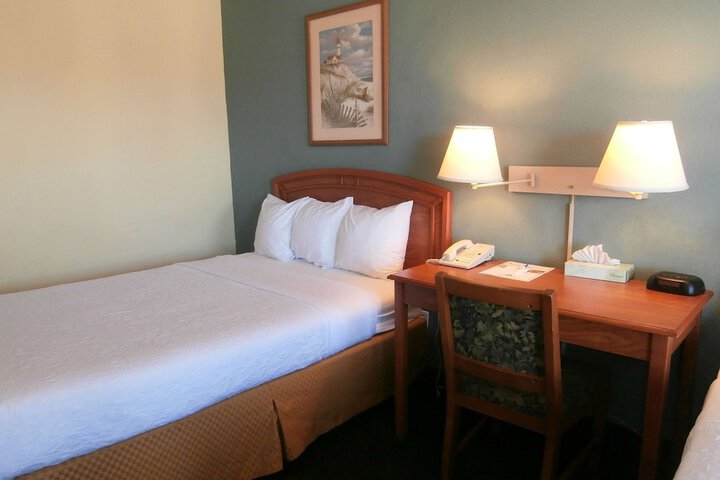 Room 2 of 8