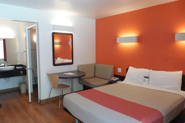 Room 33 of 36