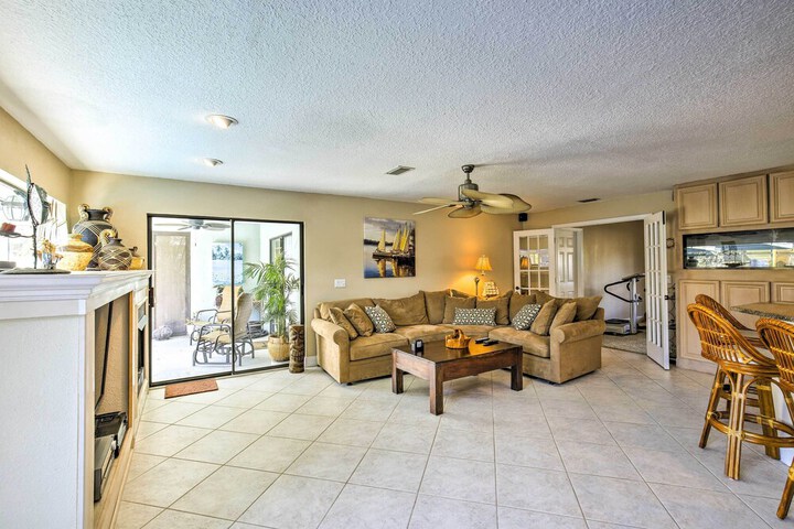 Tropical Apollo Beach House w / Pool & Dock!