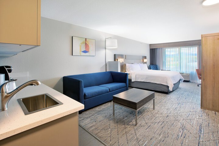 Holiday Inn Express & Suites Buffalo by IHG