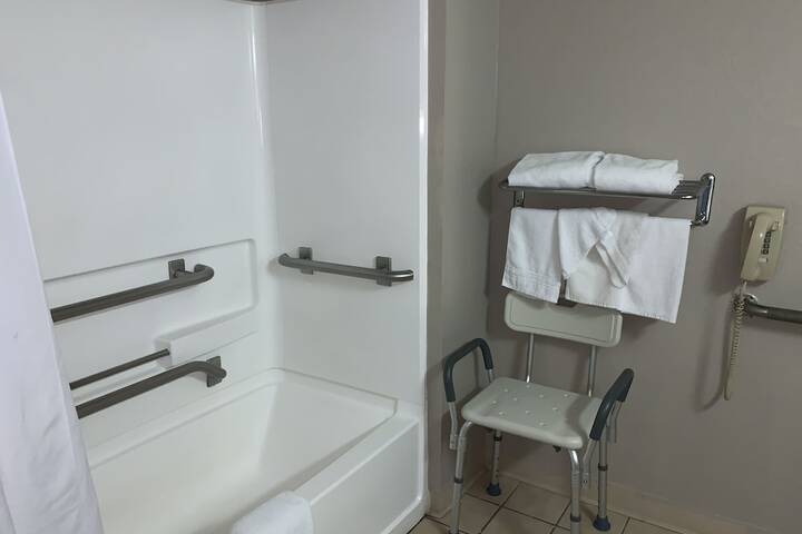 Room 10 of 18