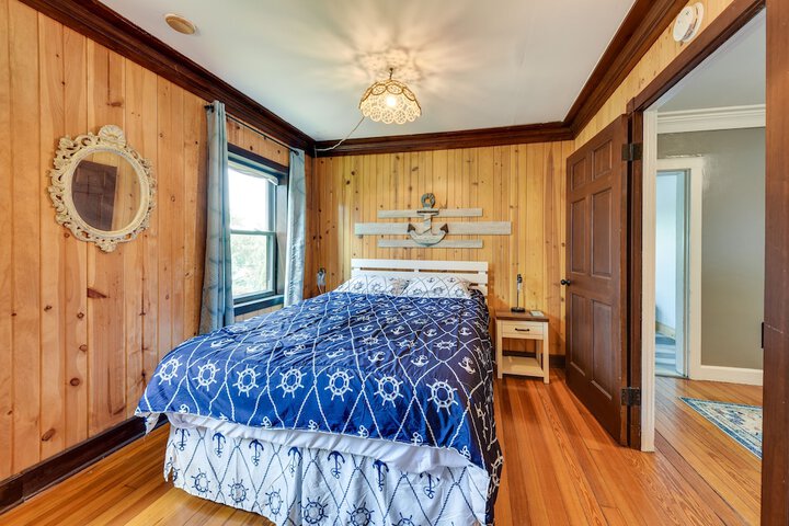 Waterfront Fox Lake Vacation Rental w / Fire Pit!