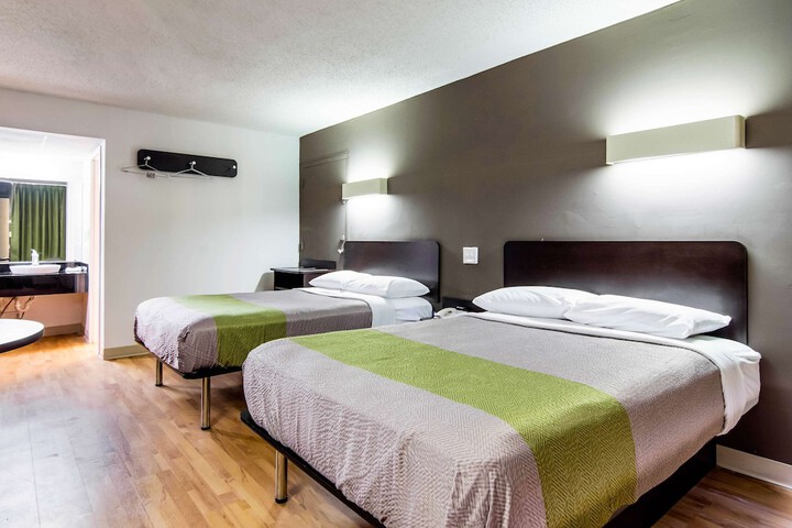Room 33 of 38