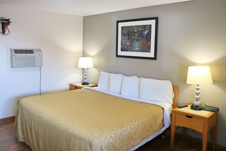 Room 28 of 49