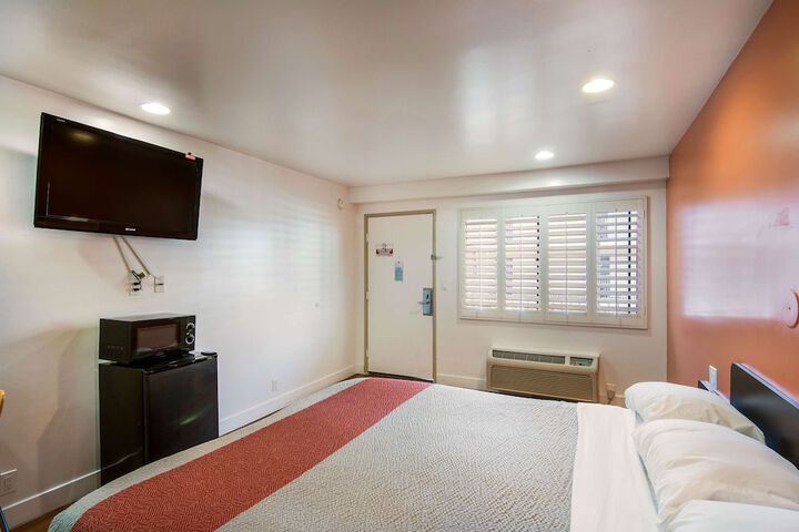 Room 13 of 27