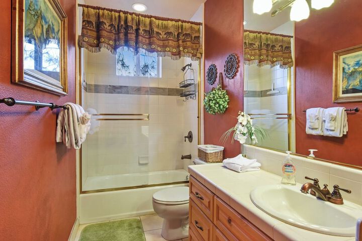 Crystal Charm Amazing 3 BDR Condo Close to Beaches Casinos, & Skiing!