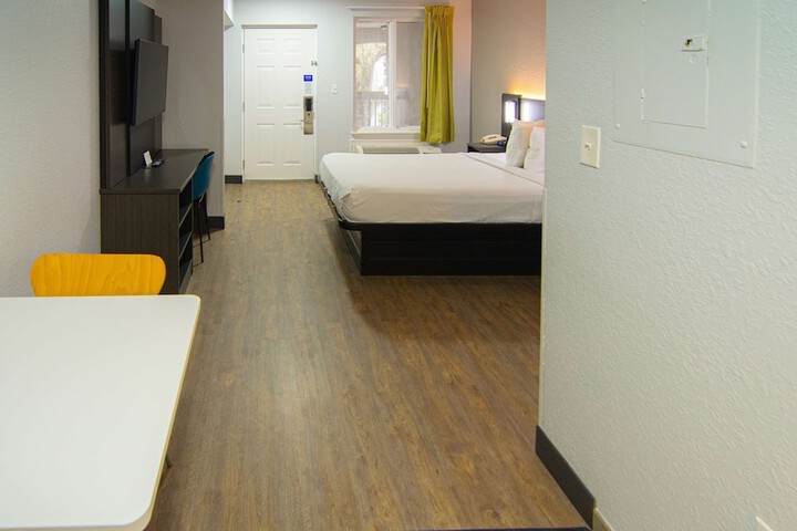 Room 28 of 43