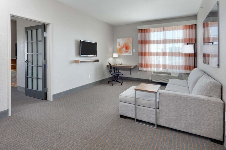 Room 10 of 32