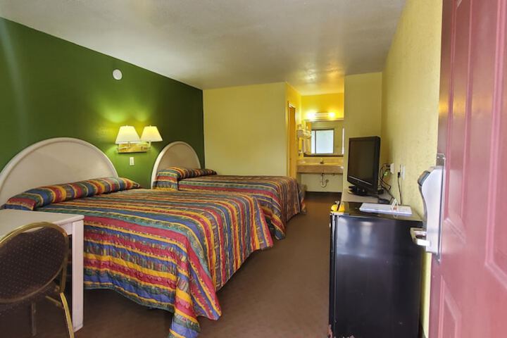 Room 13 of 16