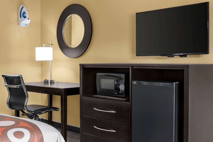 Room 16 of 37