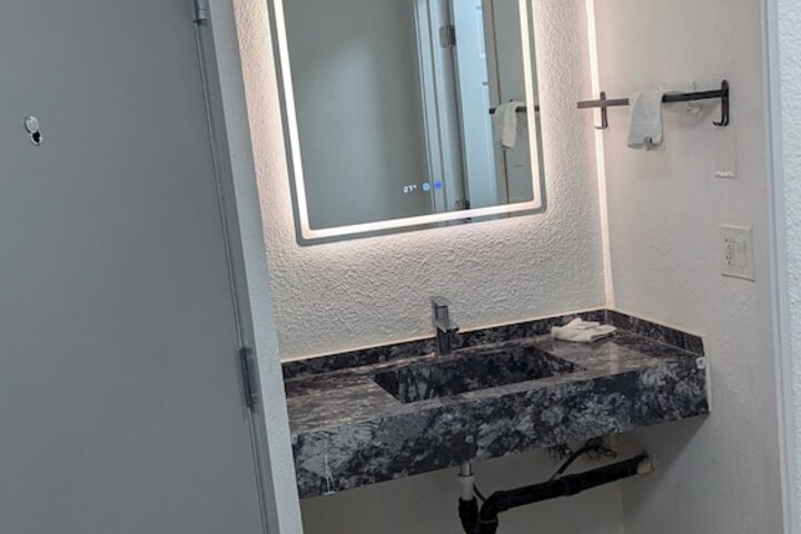 Room 15 of 19