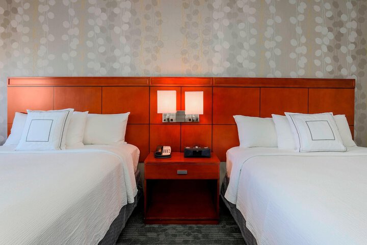Room 33 of 74