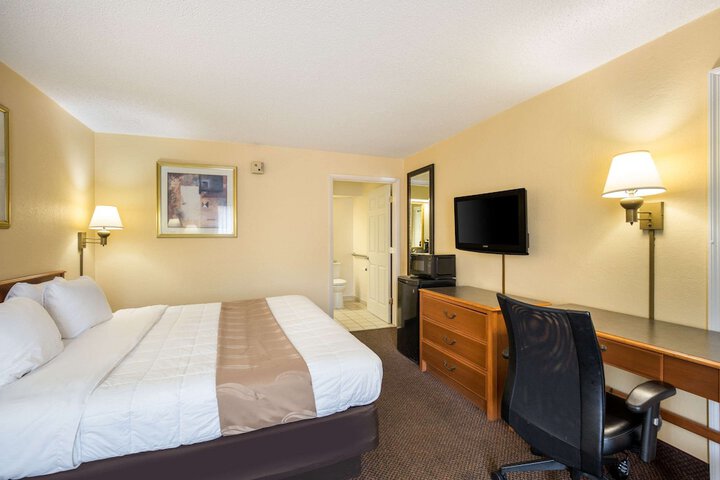Room 27 of 42