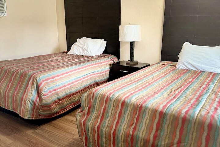 Room 32 of 60
