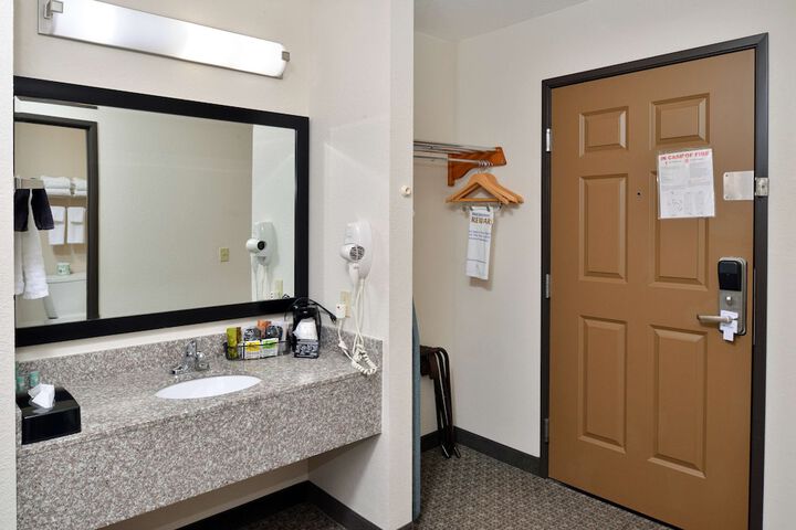 Room 12 of 40