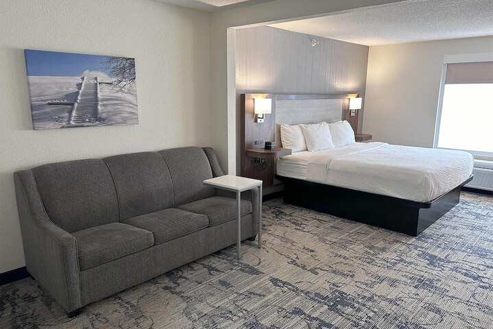 La Quinta Inn & Suites by Wyndham Milwaukee SW New Berlin