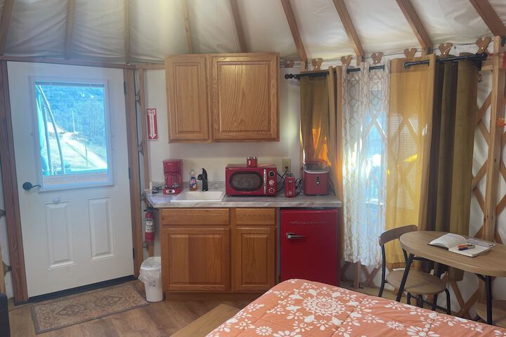 Mountain Aire Cottages Inn & Glamping