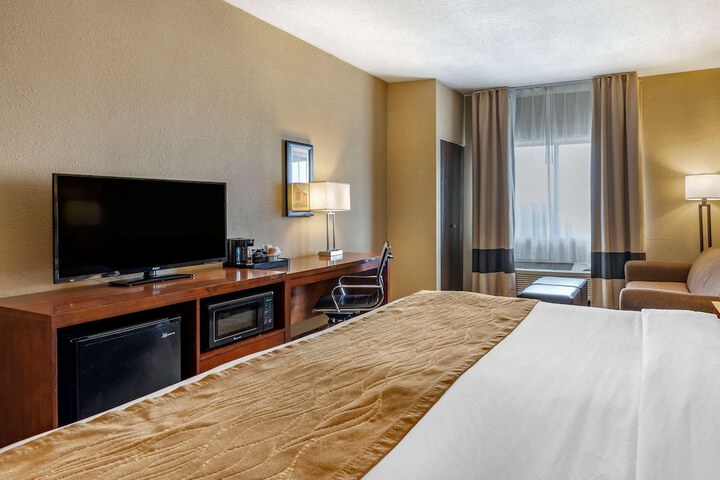Room 11 of 28