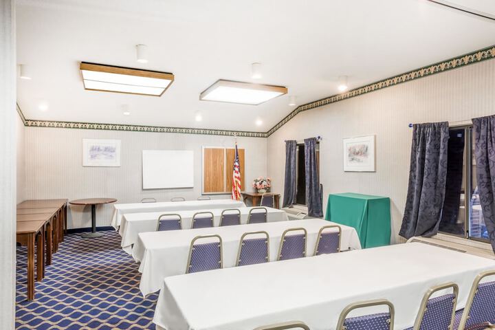 Aderi Hotel Niantic
